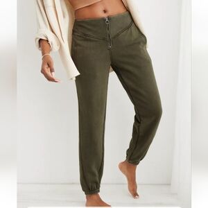 #29 Aerie Fleece Corset Jogger Dark gray color